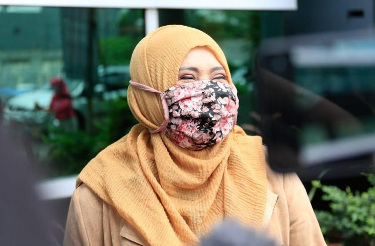 Evi Tamala ditemui di Jalan Kapten P Tendean, Jakarta Selatan, Selasa (26/1/2021). (Matamata.com/Herwanto)