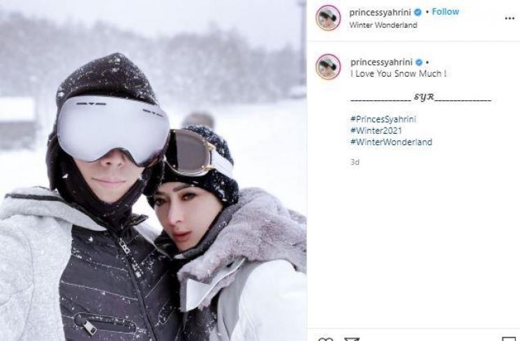 Syahrini main jet ski salju. (Instagram/@princessyahrini)