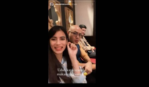 Sabrina Chairunnisa berkumpul dengan Azka dan Deddy Corbuzier pada hari Minggu (24/1/2021). (Instagram/@sabrinachairunnisa_)