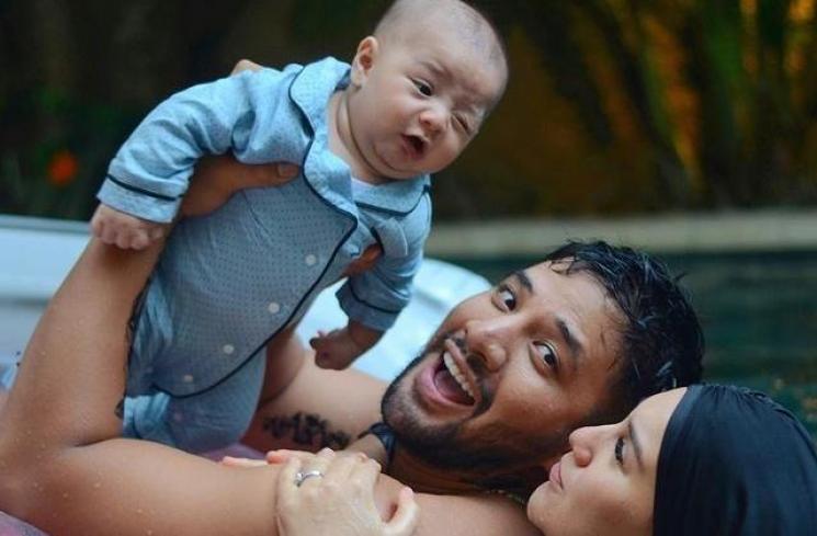 Irish Bella dan Ammar Zoni bersama Baby Air (Instagram/@_irishbella_)