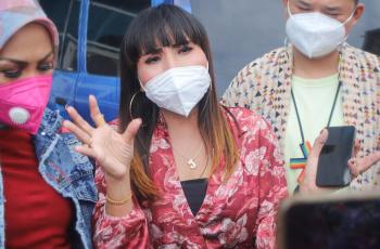 Belum Lama Cerai dari Kiwil, Eva Belisima Dilamar Pacar Bulenya
