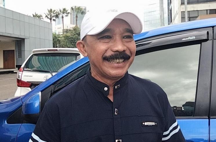 Komedian Opie Kumis saat ditemui di Kawasan Tendean, Jakarta Selatan, Kamis (28/1/2021). [Matamata.com/Alfian Winanto]