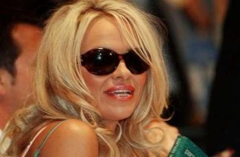 Diam-Diam, Pamela Anderson Menikah dengan Pengawal Pribadinya