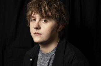 Lirik Lagu Forget Me - Lewis Capaldi, yang Baru Saja Dirilis