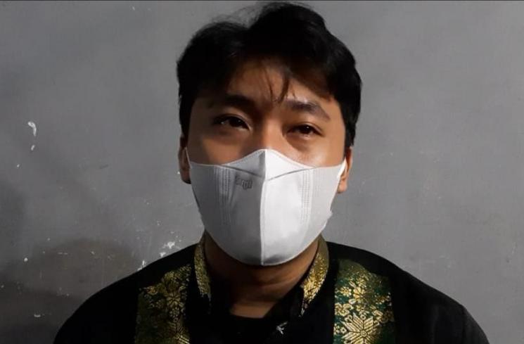 Alfiansyah, putra pertama komedian Murfi Sembako ditemui di Rumah Duka Kawasan Duri Kepa, Kebon Jeruk, Jakarta Barat, Jumat (29/1/2021). (MataMata.com/Herwanto)