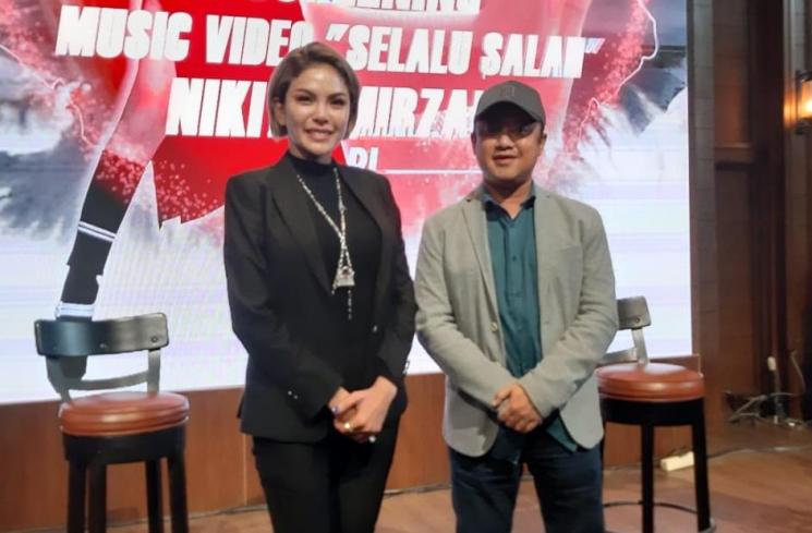 Nikita Mirzani ditemui di Jalan Kemang, Jakarta Selatan, Jumat (29/1/2021). (MataMata.com/Herwanto)
