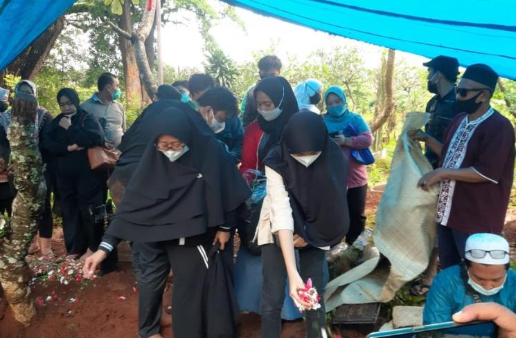 Pemakaman Murfi Sembako. (MataMata.com/Ismail)
