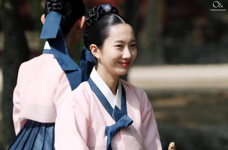 Intip Cantiknya 3 Potret Chae Seo Eun Pelayan Ratu Di Mr Queen