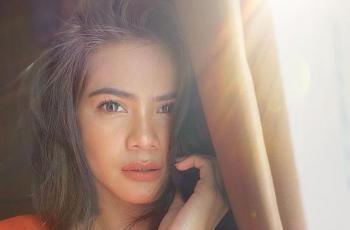 Indah Indriana Resmi Tunangan, Penampilannya Bikin Terpana!