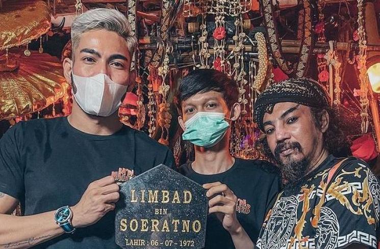 Limbad sudah siapkan batu nisan untuk dirinya. (Instagram)