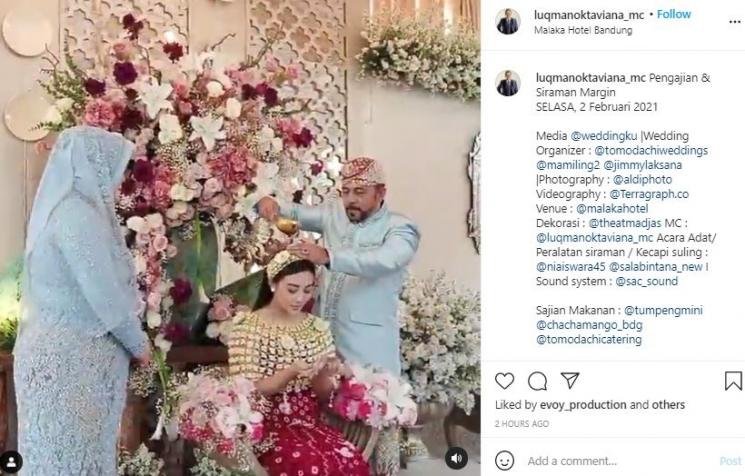 Momen siraman Margin Wieheerm. (Instagram/@luqmanoktaviana_mc)