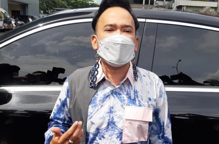 Ruben Onsu ditemui di Jalan Kapten P Tendean, Jakarta Selatan, Selasa (2/2/2021). (Matamata.com/Herwanto)