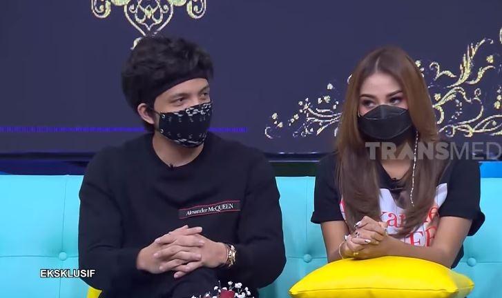 Atta Halilintar dan Aurel Hermansyah. (Youtube/Trans7Official)