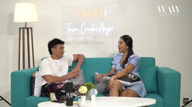 Anya Geraldine bersama Jefri Nichol. (YouTube/WAW Entertainment)