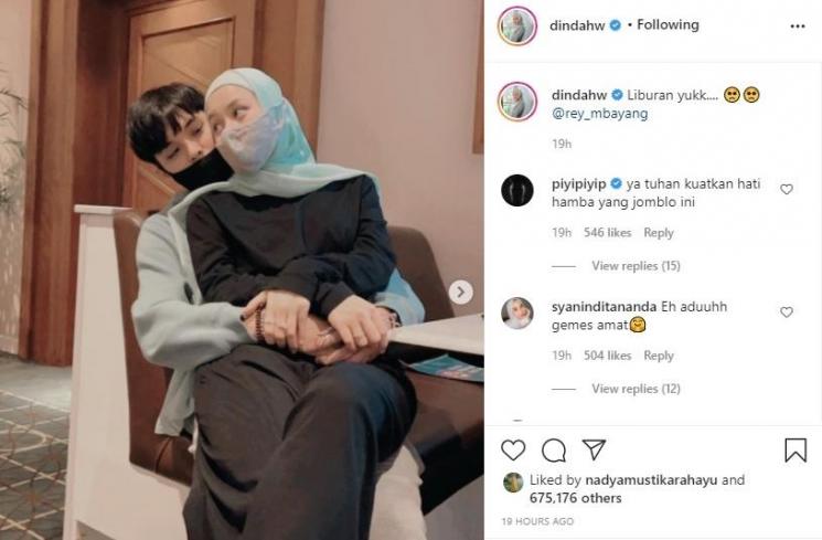 Kemesraan Dinda Hauw dan Rey Mbayang. (Instagram/@dindahw)