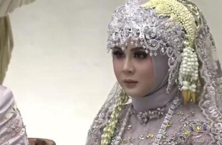 Pernikahan Kesha Ratuliu dan Adhi Permana, (Youtube/KeshaAdi)