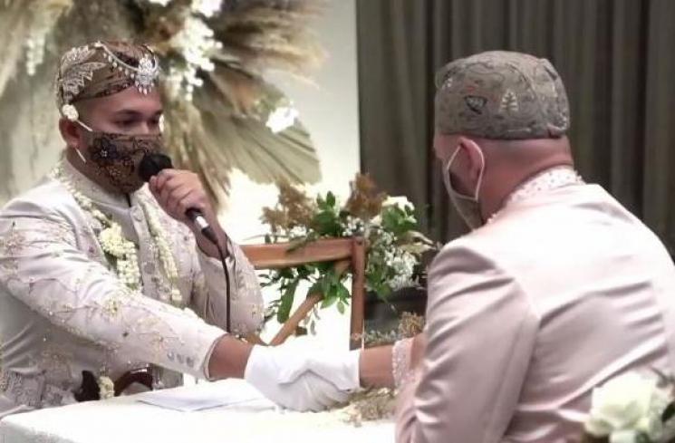 Pernikahan Kesha Ratuliu dan Adhi Permana, (Youtube/KeshaAdi)