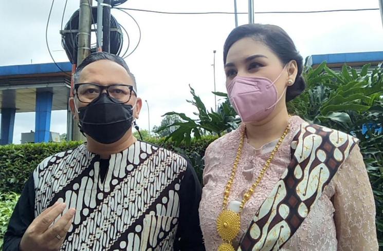 Indra Brasco dan Mona Ratuliu. (Matamata.com/Rena Pangesti)