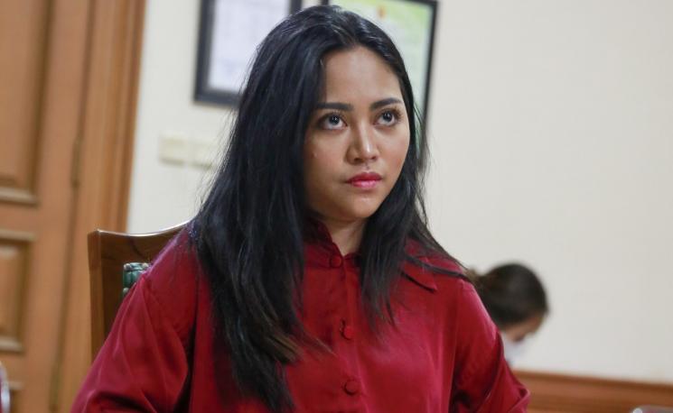Selebgram Rachel Vennya saat menjalani sidang perceraiannya di Pengadilan Agama Jakarta Selatan, Selasa (9/2/2021). [Matamata.com/Alfian Winanto]