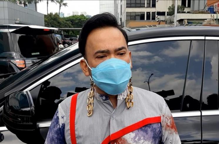 Ruben Onsu ditemui di Jalan Kapten P Tendean, Jakarta Selatan, Selasa (9/2/2021). (Matamata.com/Herwanto)