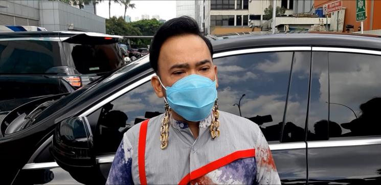 Ruben Onsu ditemui di Jalan Kapten P Tendean, Jakarta Selatan, Selasa (9/2/2021). (Matamata.com/Herwanto)