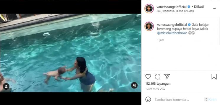 Vanessa Angel ajari Gala berenang(Instagram.com)