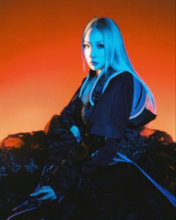 Postingan CL bersama eks member 2NE1 (Instagram.com)