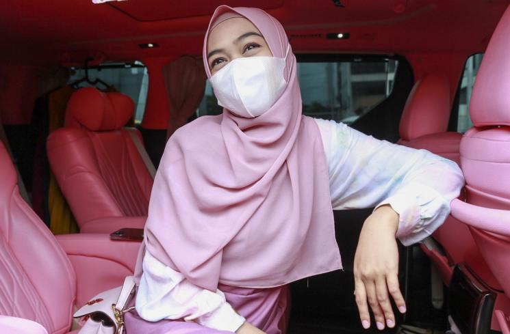 Ria Ricis saat ditemui di Kawasan Tendean, Jakarta Selatan, Rabu (10/2/2021). [Matamata.com/Alfian Winanto]