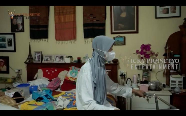 Rumah Ibunda Kalina Ocktaranny. (YouTube/Vicky Prasetyo Entertainment)