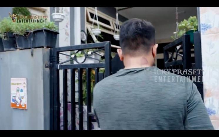 Rumah Ibunda Kalina Ocktaranny. (YouTube/Vicky Prasetyo Entertainment)