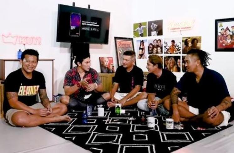 Vino G Bastian cuma follow Marsha Timothy. (Youtube/KuyEntertainment)