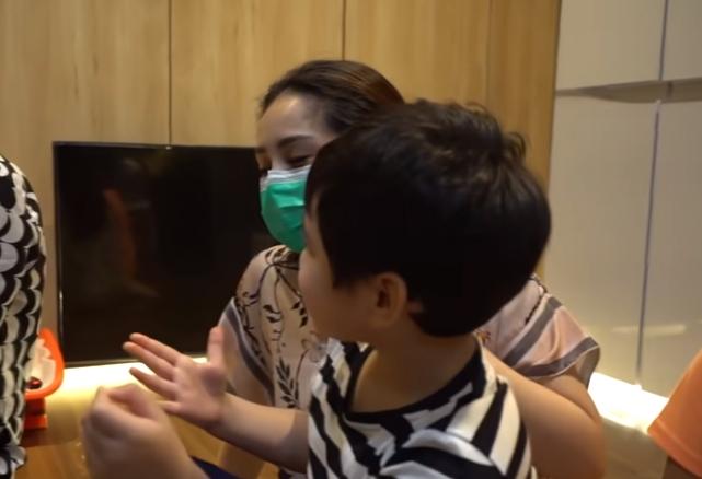 Nagita Slavina dan Rafathar (Youtube.com)