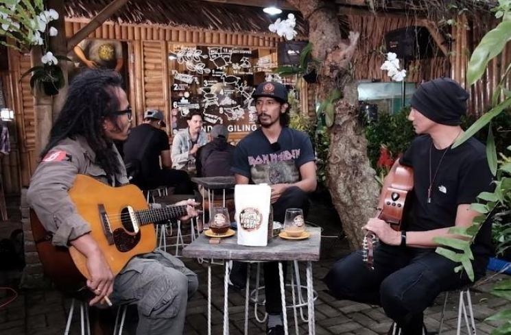 Ipang Lazuardi, Abah Kandris dan Anji. (Youtube/COKLATTV)