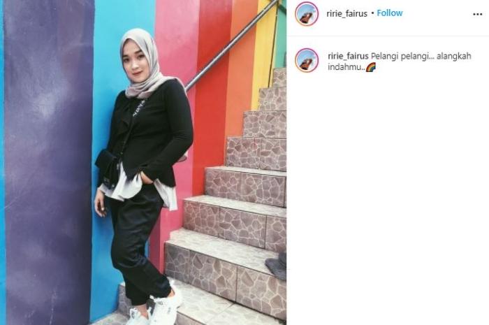 Adu gaya Nissa Sabyan vs istri Ayus Sabyan. (Instagram/@ririe_fairus)