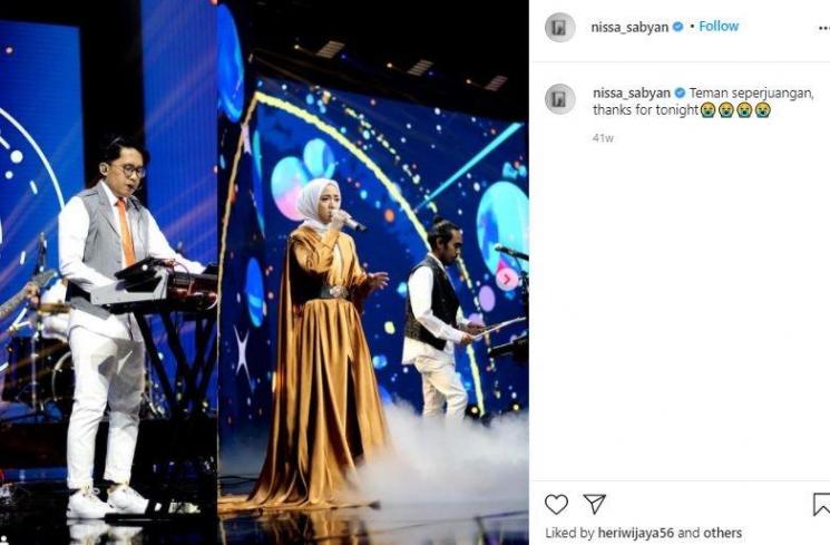 Adu gaya Nissa Sabyan vs istri Ayus Sabyan. (Instagram/@nissa_sabyan)