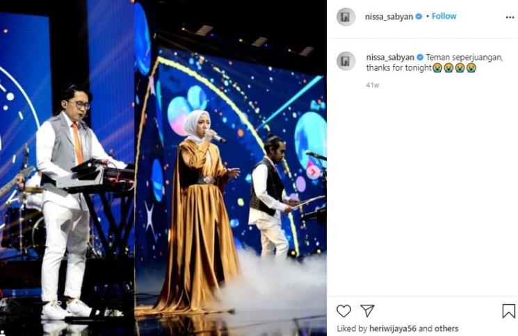 Adu gaya Nissa Sabyan vs istri Ayus Sabyan. (Instagram/@nissa_sabyan)