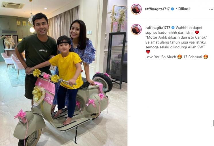 Raffi Ahmad dan Nagita Slavina bersama Rafathar (Instagram/@raffinagita1717)