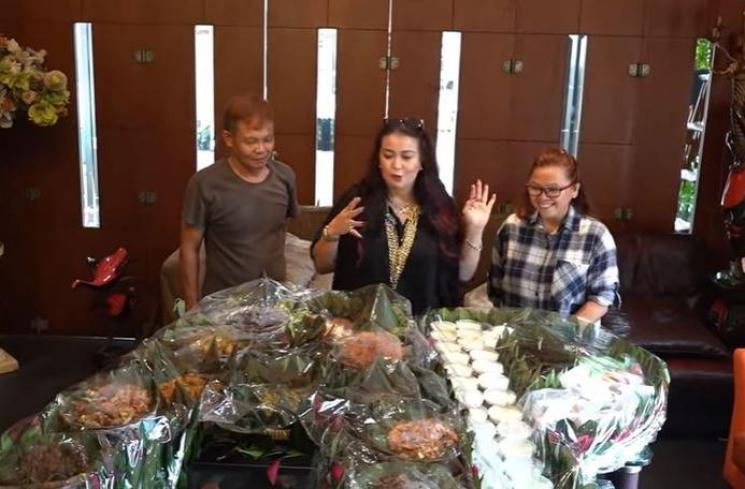 Momen ultah Ajun Perwira. (Youtube/JenJunFamily)