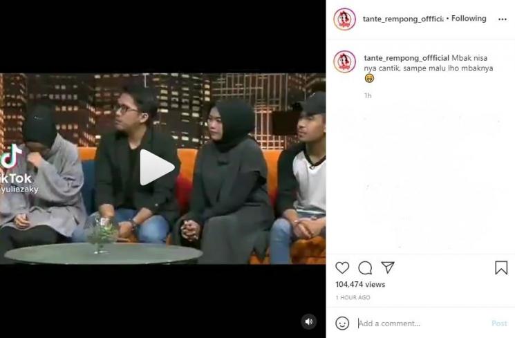 Ayus Sabyan memuji kecantikan Nissa Sabyan. (Instagram/tante_rempong_offficial)
