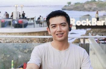 Rumah Kebanjiran, Nicky Tirta Malah Asyik Ngopi di Air Keruh: Dinikmati Aja!