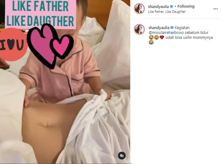 Penampkan perut Shandy Aulia. (Instagram/@shandyaulia)
