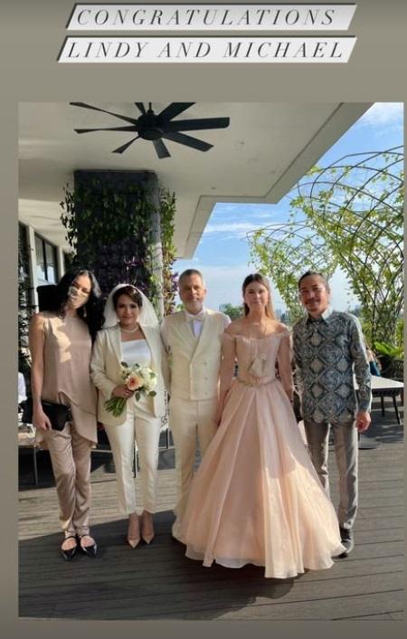 Sophia Latjuba dan Abdee Slank apit Michael Villareal dan istri barunya. [Instagram]