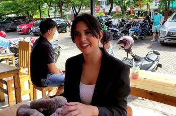 Begini Gaya Aurelie Moeremans Pamer Lengan Habis Disuntik Vaksin Covid-19