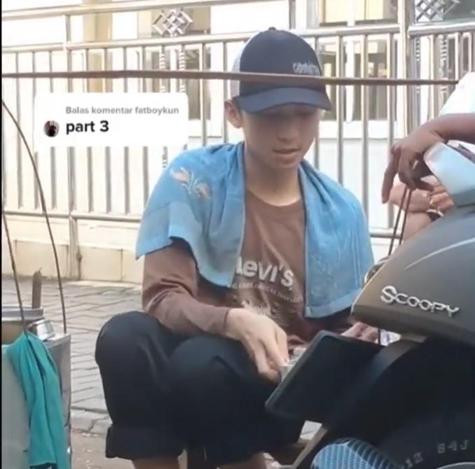 Bocah ganteng penjual bakso pikul yang diincar Ruben Onsu. [capture Instagram]