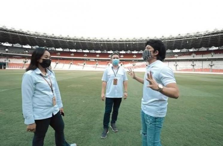 Atta Halilintar survey ke Stadion GBK. (Youtube/AttaHalilintar)