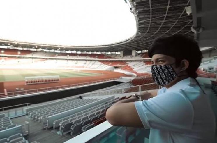 Atta Halilintar survey ke Stadion GBK. (Youtube/AttaHalilintar)