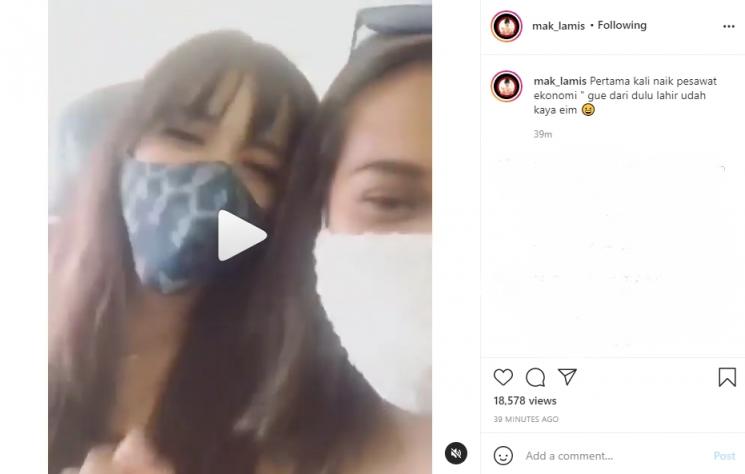 Nia Ramadhani baru pertama kali naik pesawat ekonomi. (Instagram/mak_lamis)