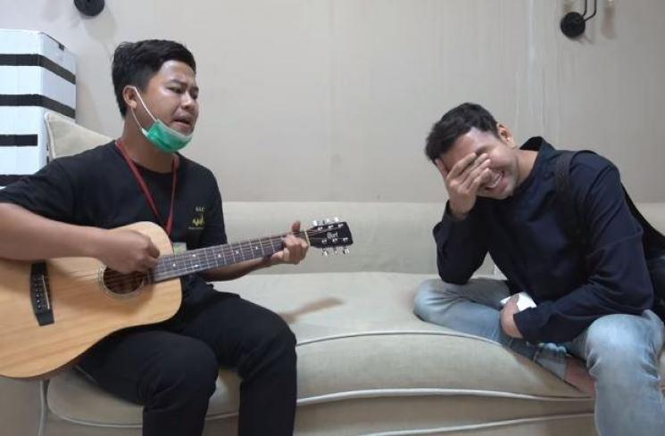 Suryanto ketemu Raffi Ahmad. (Youtube/RANSEntertainment)