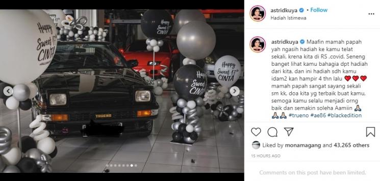 Cinta Kuya dapat kado mobil klasik. (Instagram/@astridkuya)