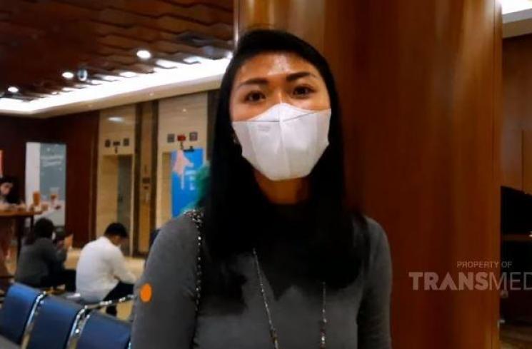Asisten Nia Ramadhani. (Youtube/TransTVOfficial)